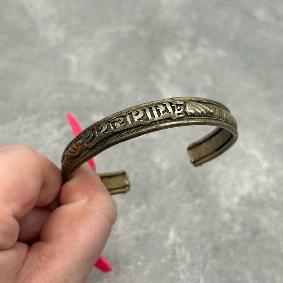Vintage Tibetan Silver Mantra Cuff Bracelet Buddhist Hum Prayer Accessory - Picture 1 of 11